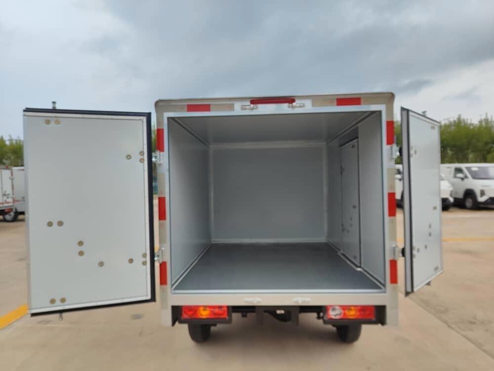 Yunlong CargoBox - Simile Piaggio Porter