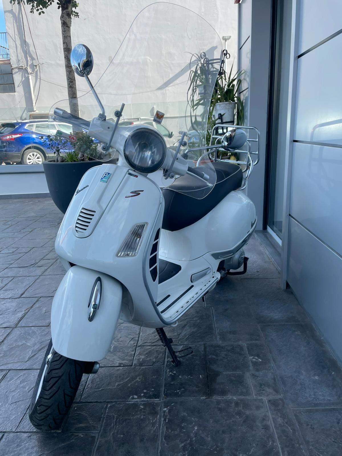 Vespa GTS 300