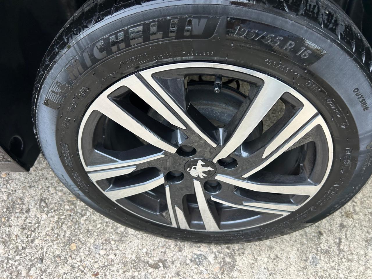 Peugeot 208 1.2 75 CV ( 30.000 KM) PARI AL NUOVO!!!