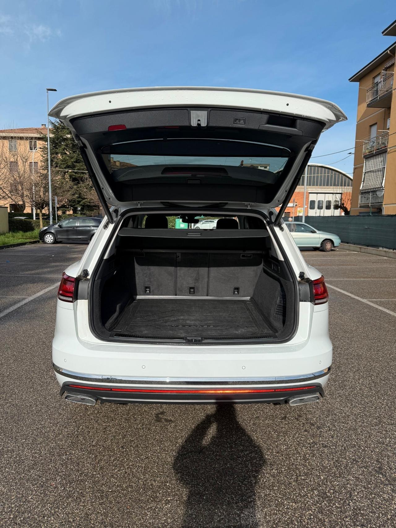 Volkswagen Touareg 3.0 V6 TDI - 4X4 - PELLE - NAV. - 12 MESI DI GAR.