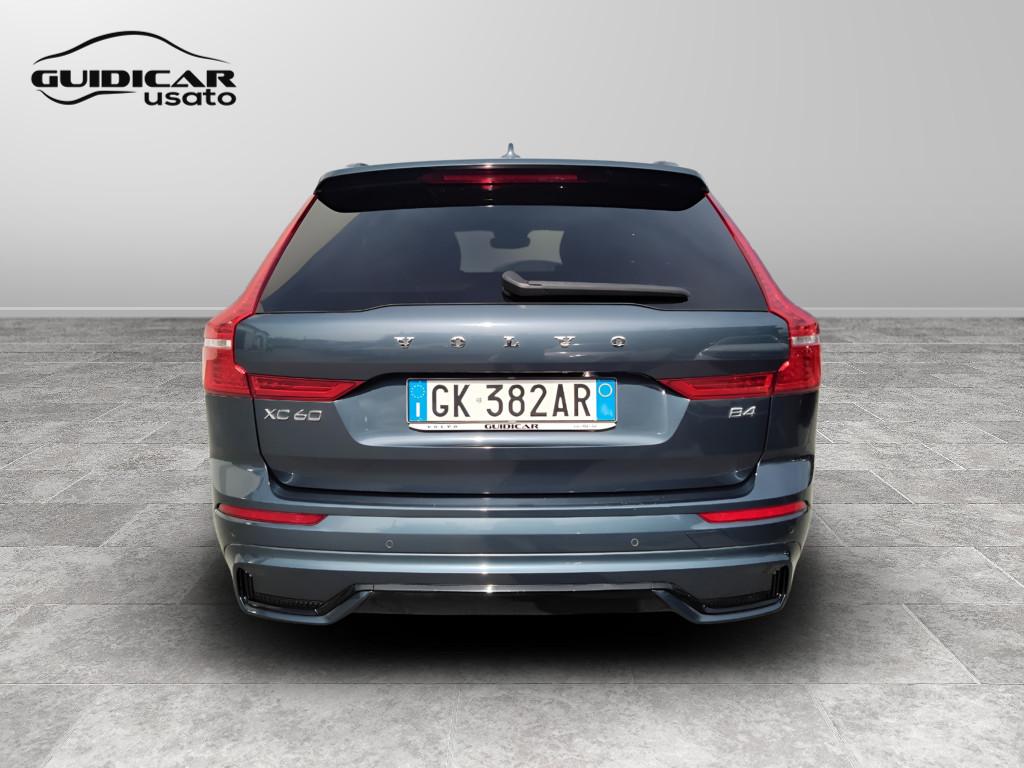 VOLVO XC60 II 2022 - XC60 2.0 b4 Plus Dark auto