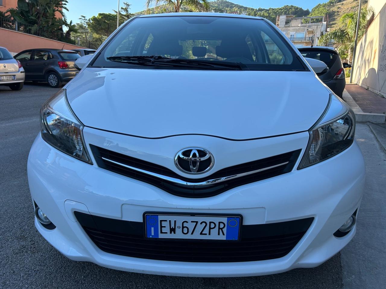 Toyota Yaris 1.0 b. solo 97000 km