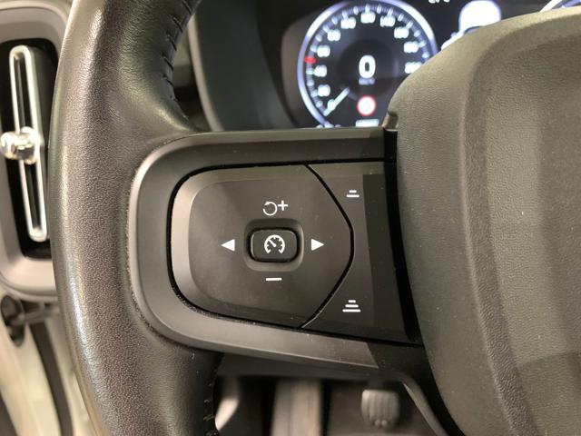 VOLVO XC40 T2 Momentum Core