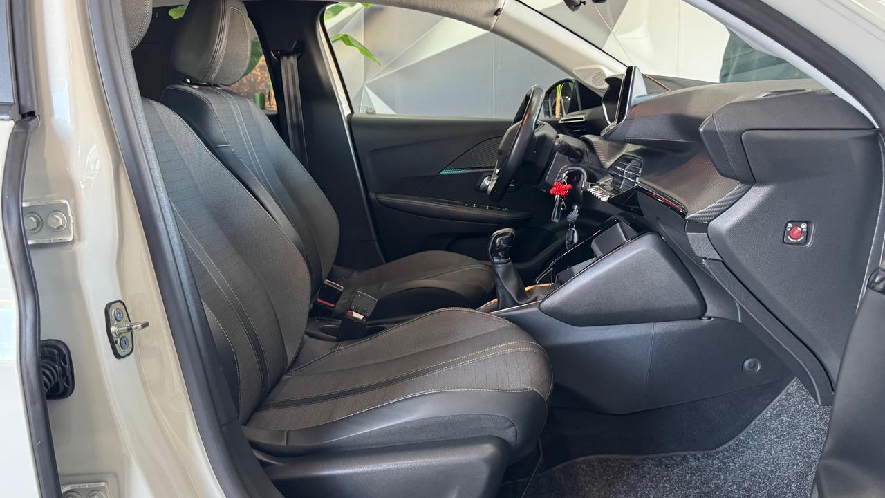 Peugeot 208 PureTech 75 Allure-64.000 km