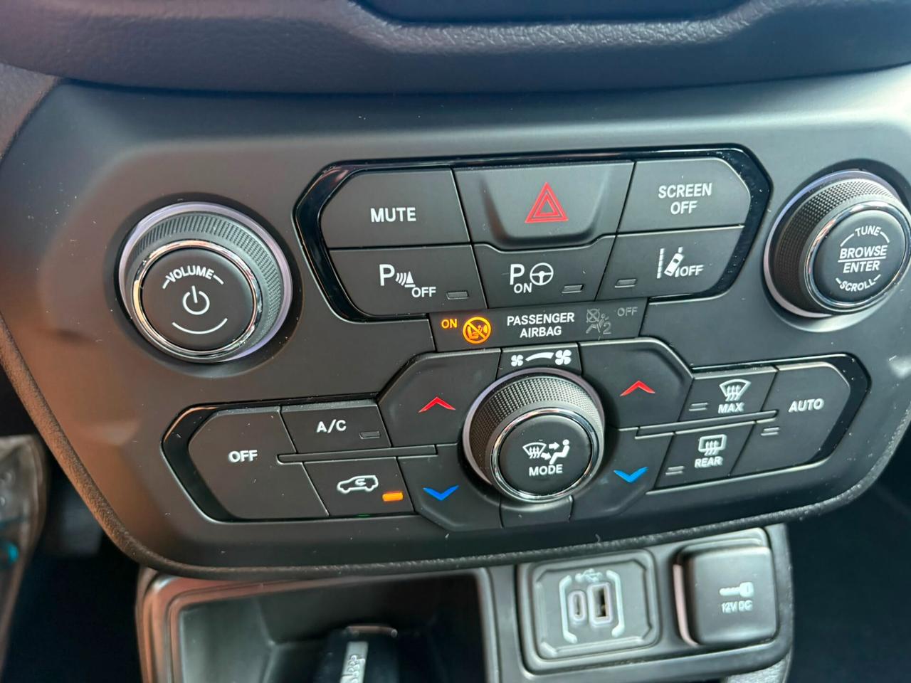 Jeep Renegade 1.5 Turbo T4 MHEV Summit