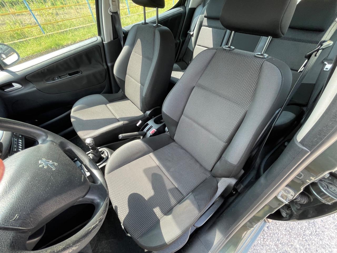 Peugeot 207 1.4 HDi 70CV 5p. Access