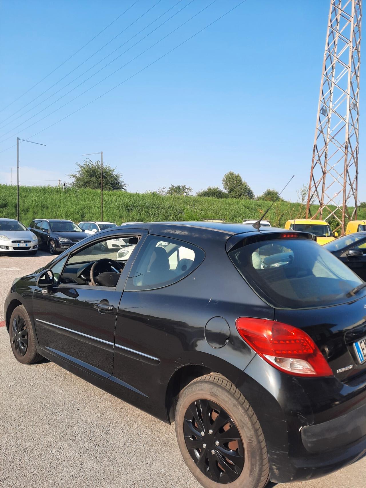 Peugeot 207 1.4 HDi 70CV 3p. OK NEOPATENTATI