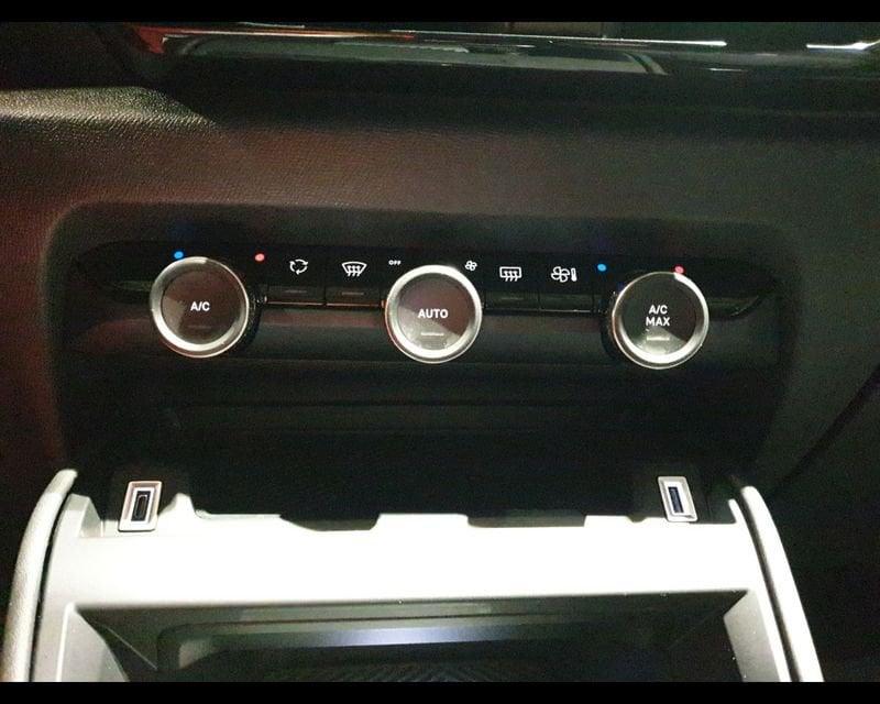 Citroën e-C4 motore elettrico 136 CV Shine