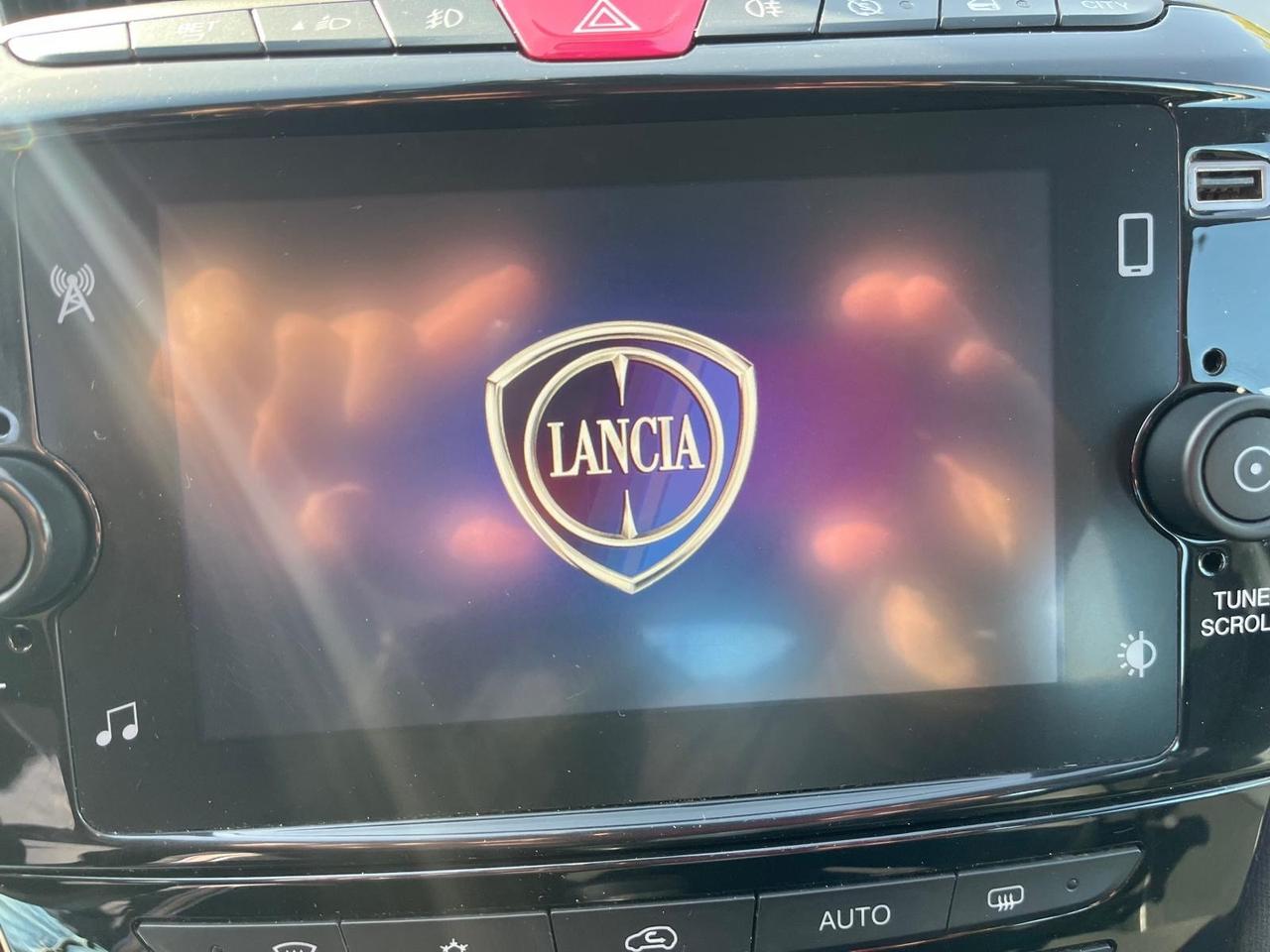 Lancia y 1.0 hybrid- 69 cv -km 69000-06/2022
