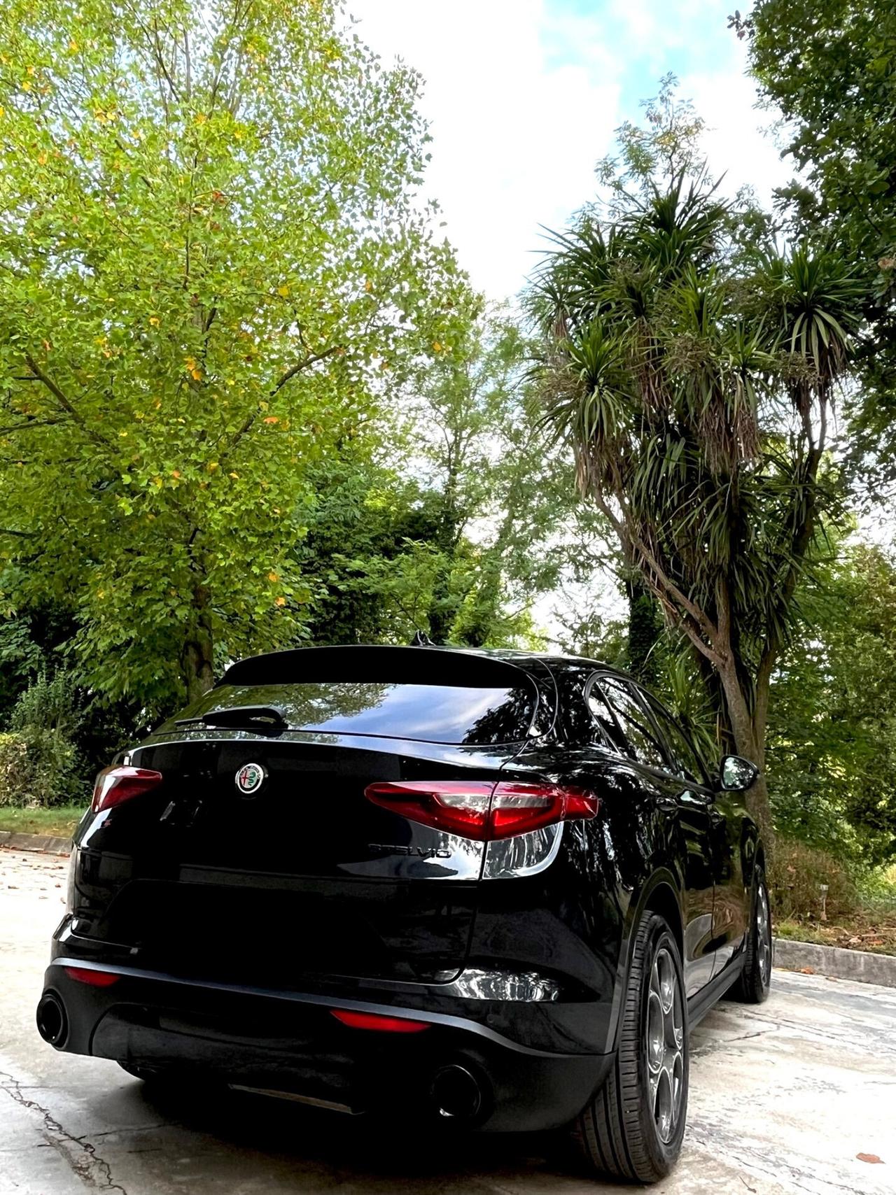 Alfa Romeo Stelvio 2.2 TOTAL BLACK 210 CV AT8 Q4 Executive