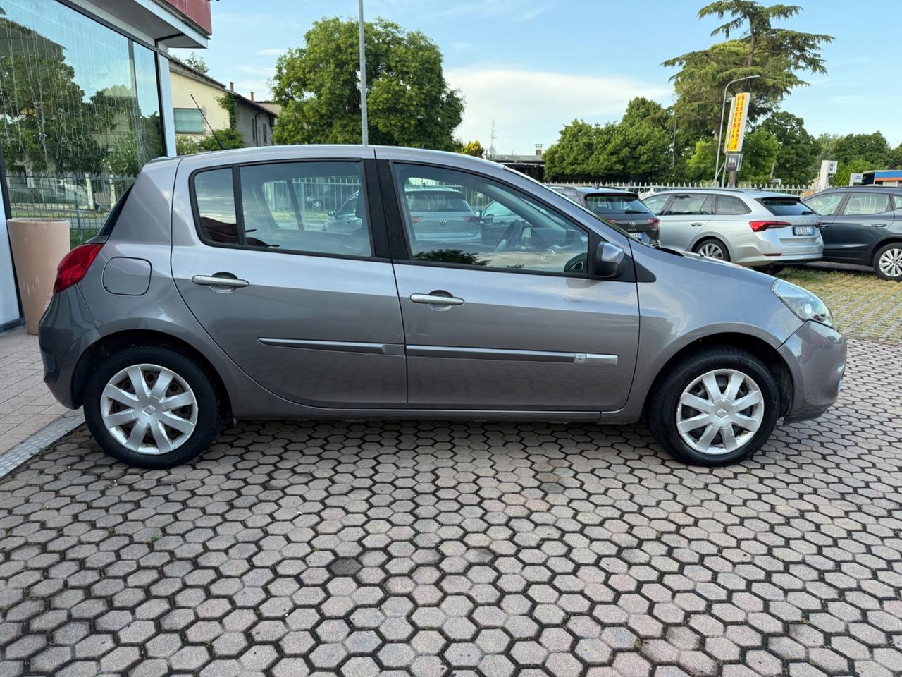 Renault Clio 1.2 16V 5 porte GPL Confort OK NEOPATENTATI