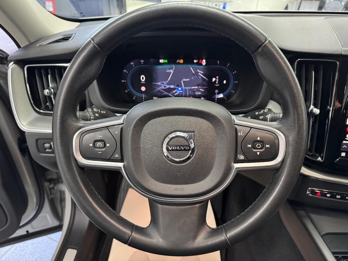 VOLVO XC60 B4 automatico Plus Dark LED/ CARPLAY/ UNICO PROP