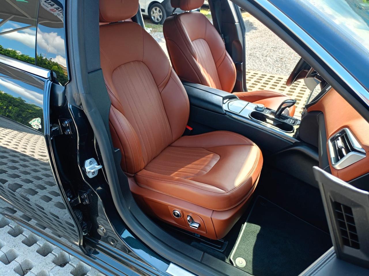 Maserati Ghibli 330 CV MHEV GT
