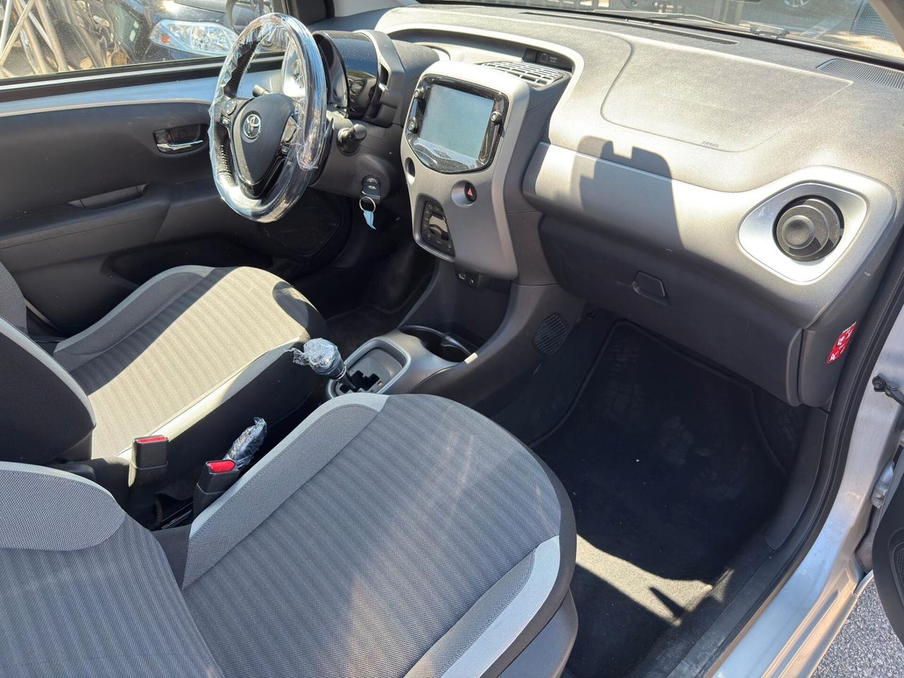 Toyota Aygo 1.0 VVT-i 72 CV 5 porte x-play MMT