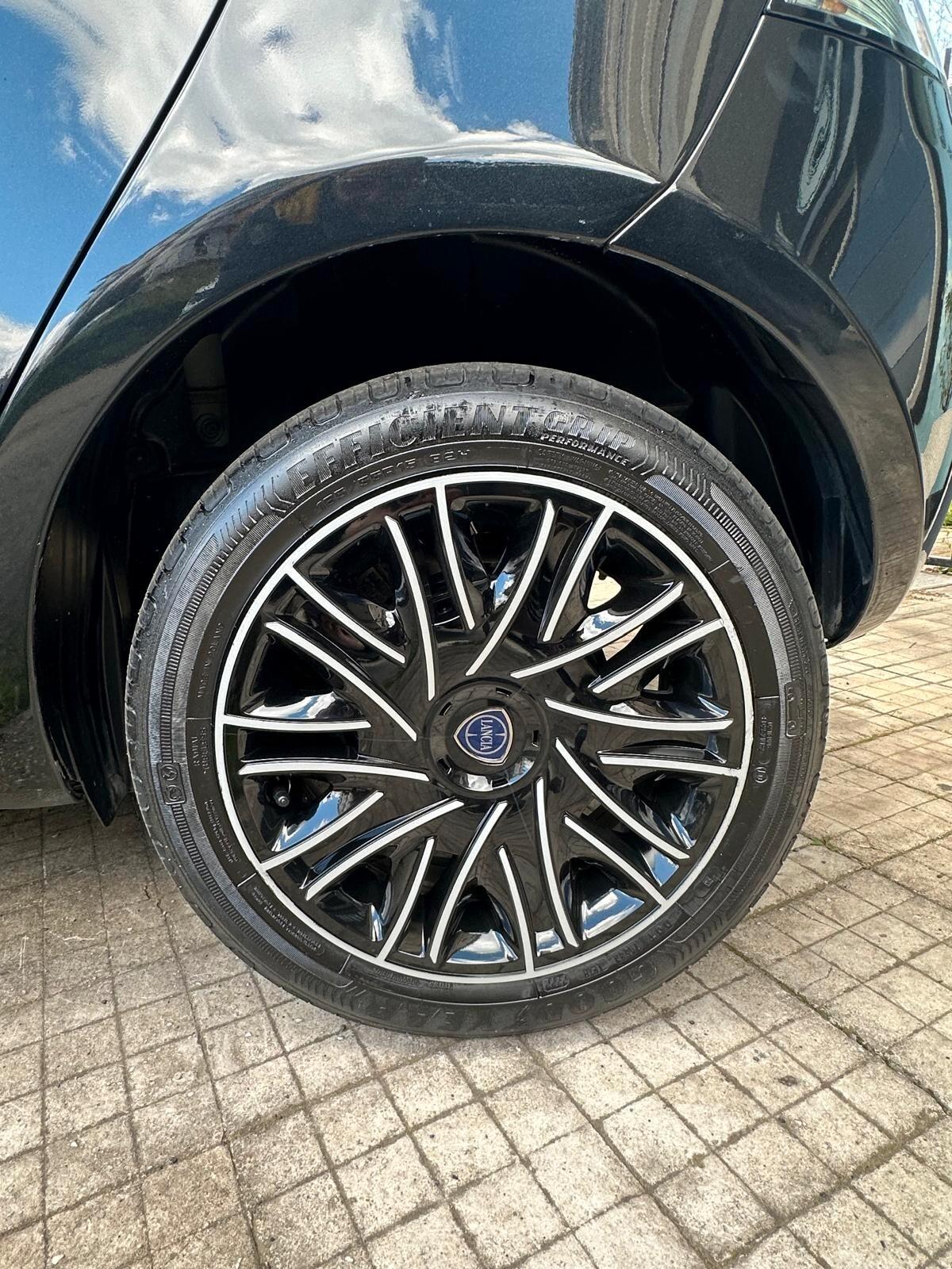 Lancia Ypsilon 1.0 FireFly 5 porte S&S Hybrid Gold