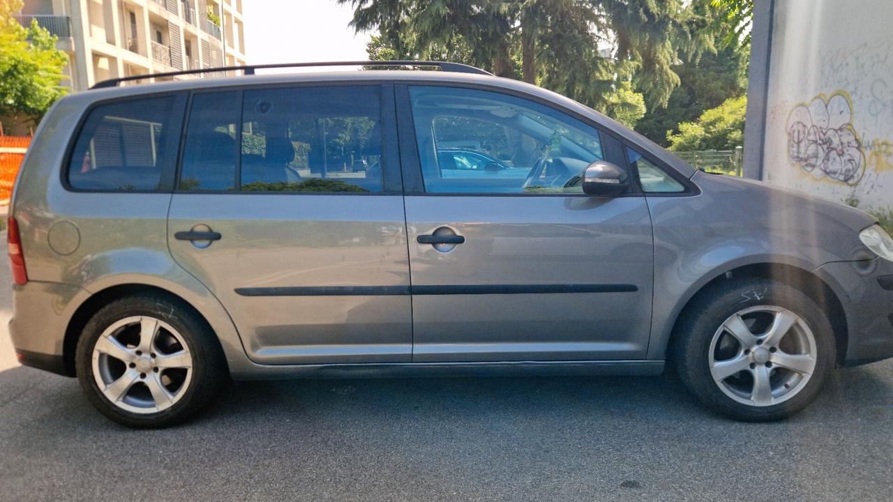 Volkswagen Touran 1.6 Conceptline Bifuel G