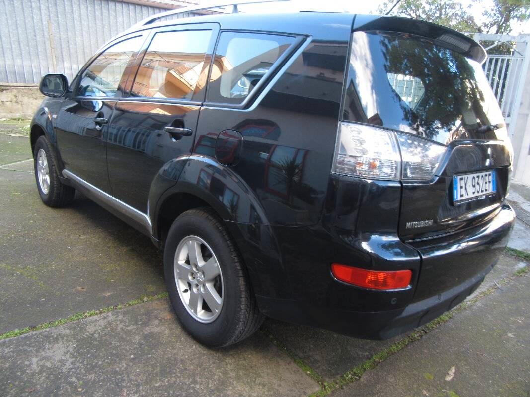 Mitsubishi Outlander 2.0 di-d Invite dpf