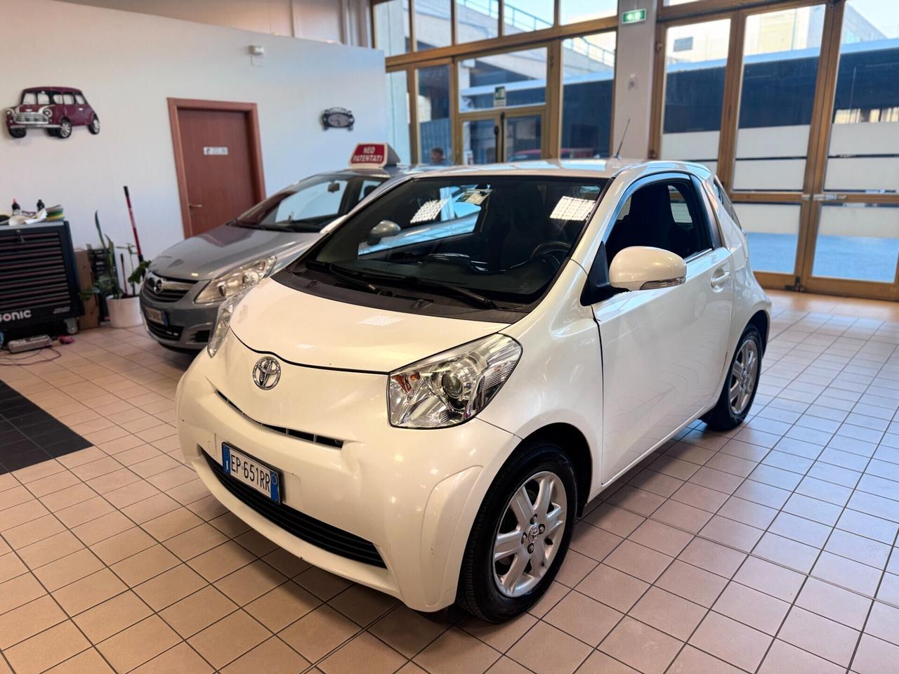 Toyota iQ 1.0 CVT Active