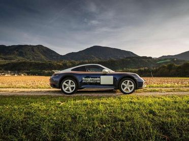 Porsche 992 911 Coupe 3.0 Dakar auto