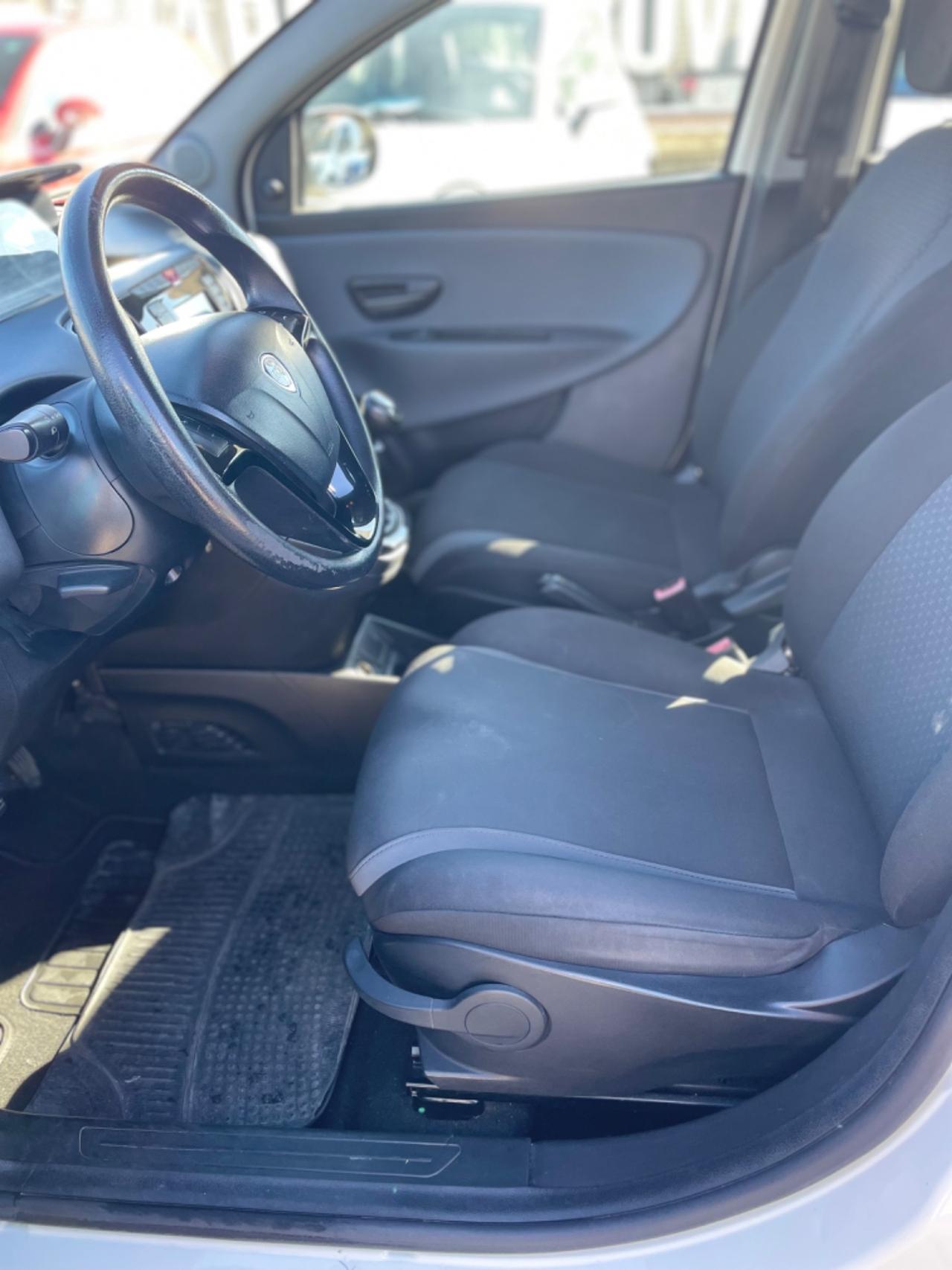 Lancia Ypsilon 1.2 69 CV 5 porte Gold