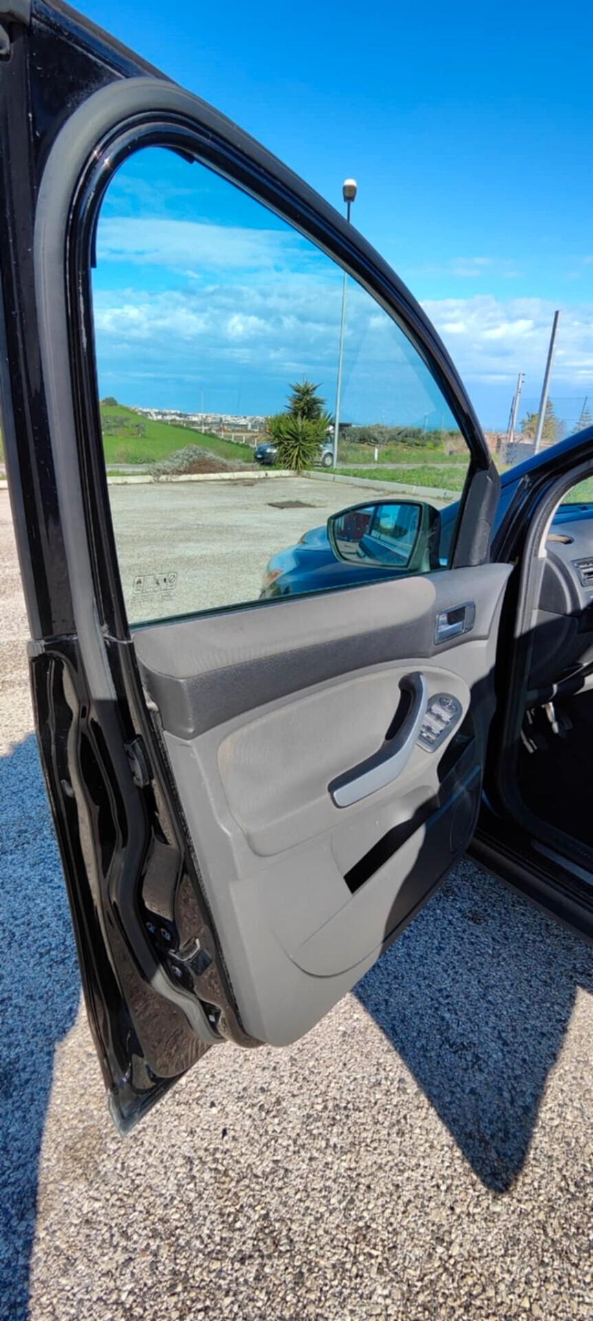 Ford Kuga Kuga+ 2.0 TDCi 140 CV 2WD DPF