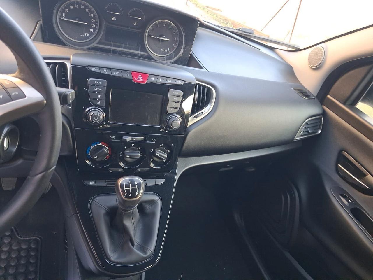 Lancia Ypsilon 1.2 69 CV 5 P GPL Gold