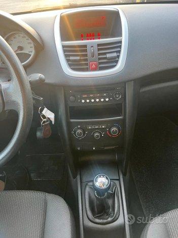 Peugeot 207 1.4 vti 95cv- 2010