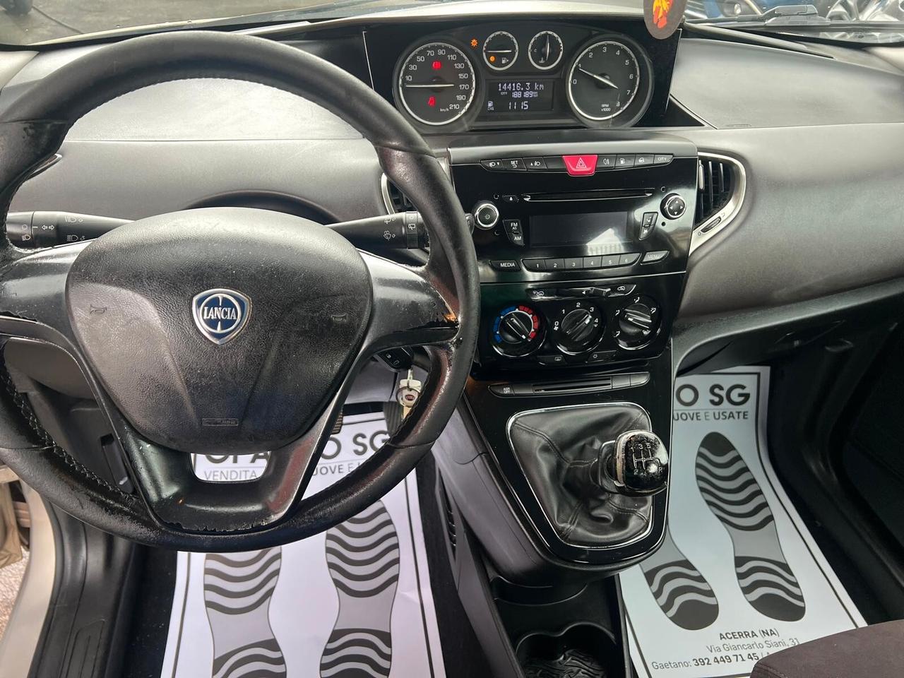 Lancia Ypsilon 0.9 TwinAir 85 CV 5 porte Metano Ecochic Silver