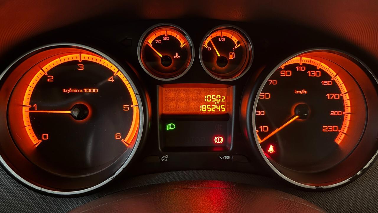 Peugeot 308 1.6 HDi 110CV 5p. Féline (5 Marce)