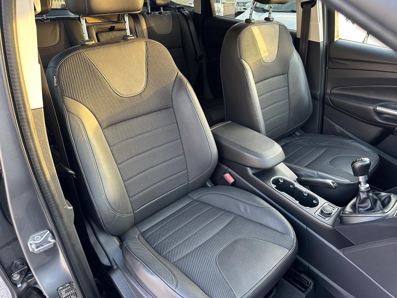 Ford Kuga 2014 2.0 TDCI 140 CV 4WD Titanium DA VETRINA