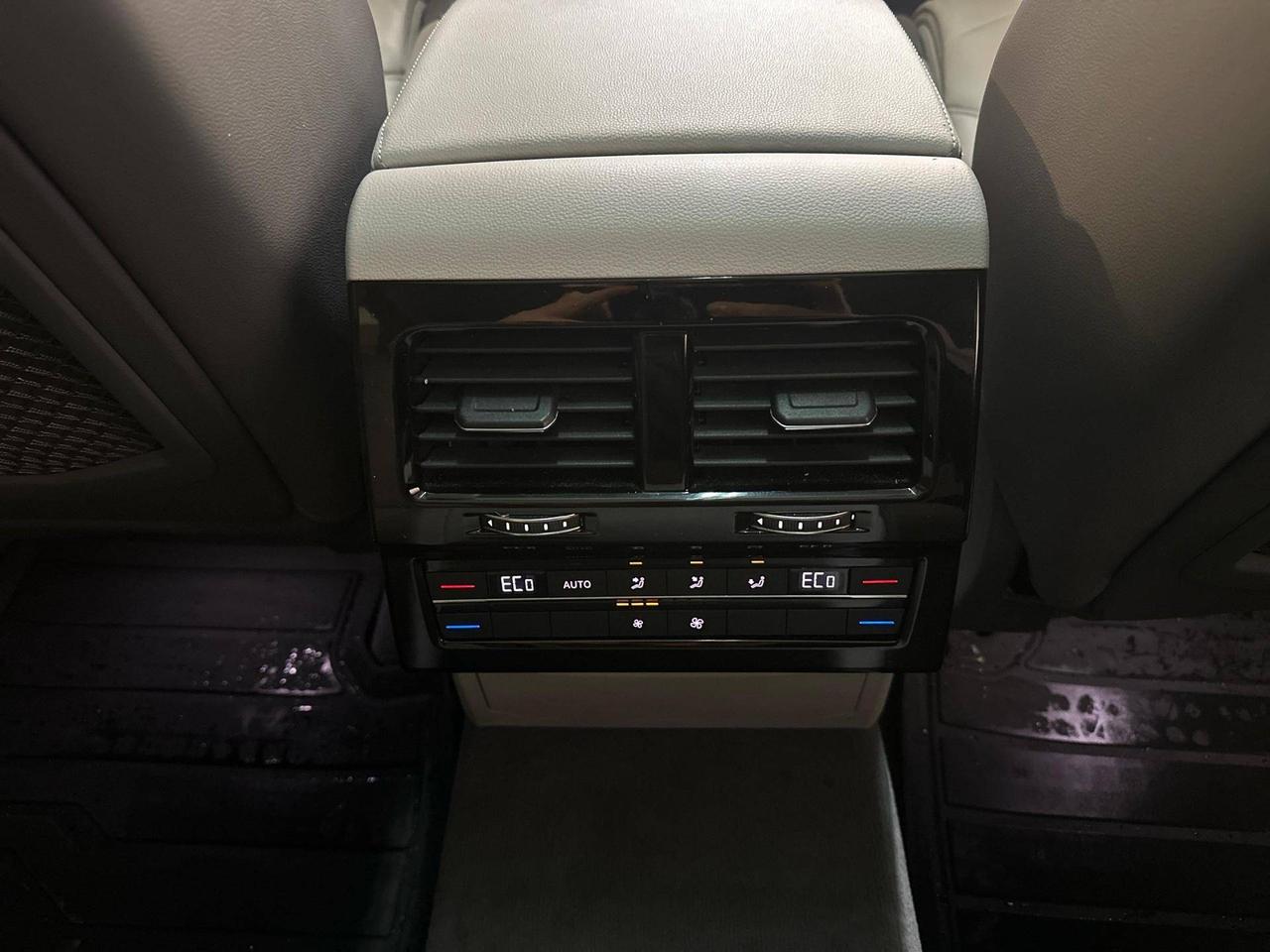 Volkswagen Touareg 3.0 V6 tdi Elegance 286cv