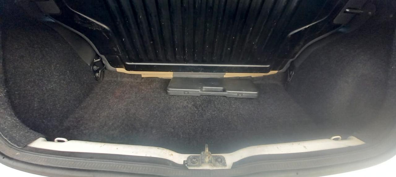 Fiat Panda Benzina cc. 1.242 5 Porte Utilizzabile anche per i Neopatentati.