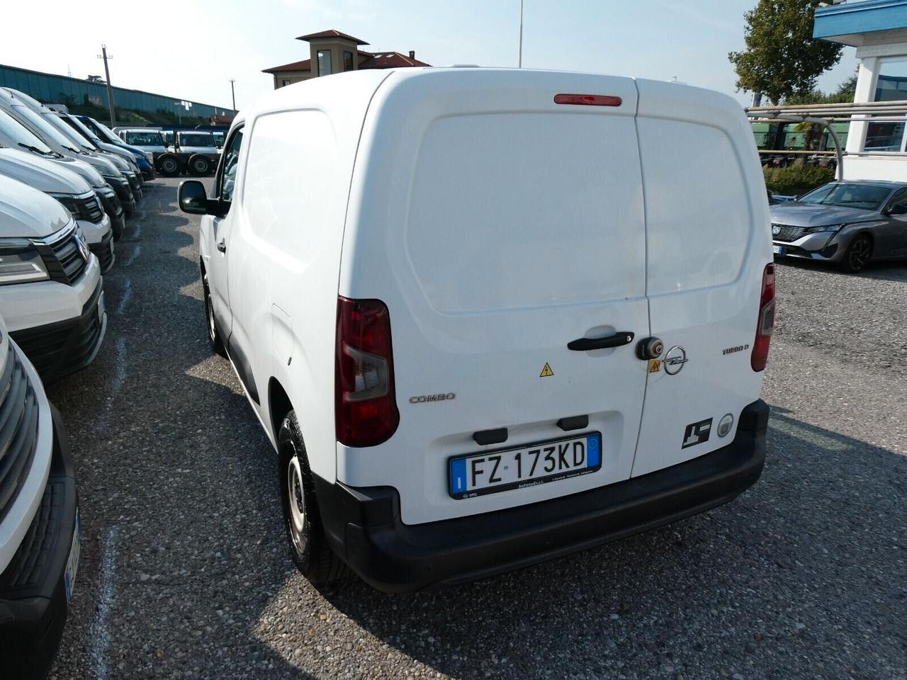 OPEL COMBO CON 3 POSTI EURO6D SUPER PREZZO!