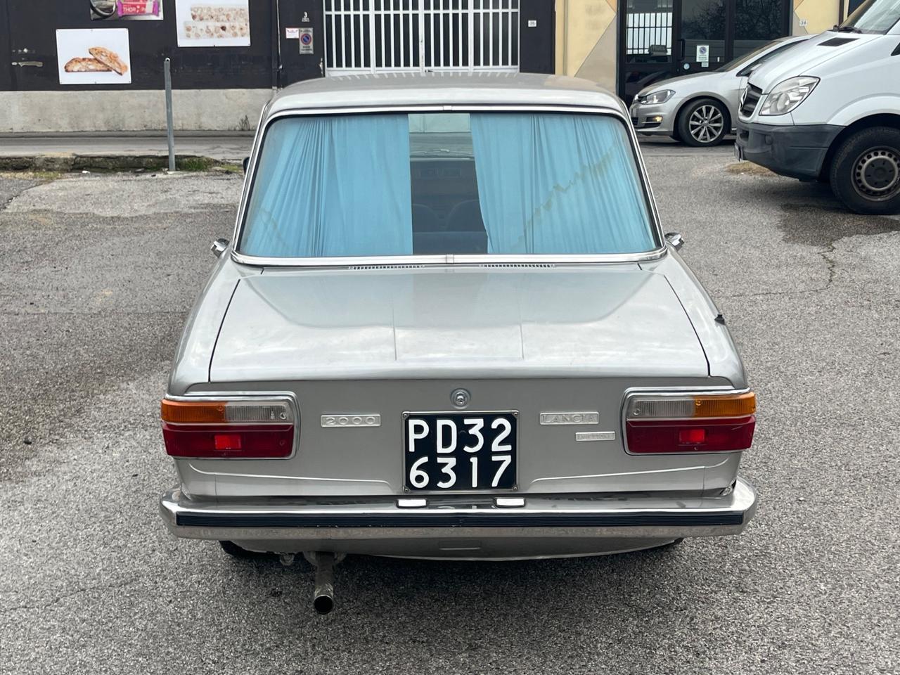 Lancia 2000 iniezione ( Flavia berlina )