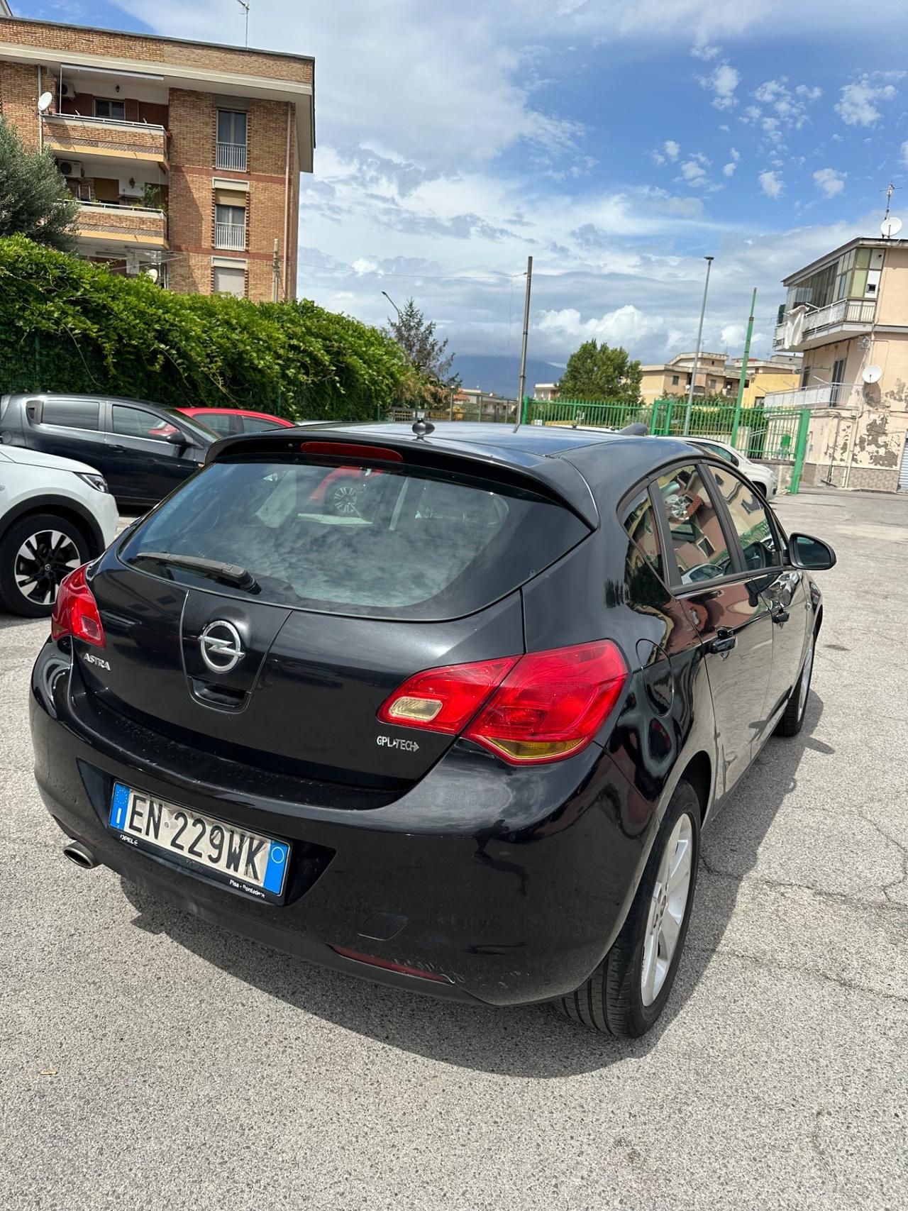 Opel Astra 1.4 Turbo 140CV 5 porte GPL Tech Cosmo