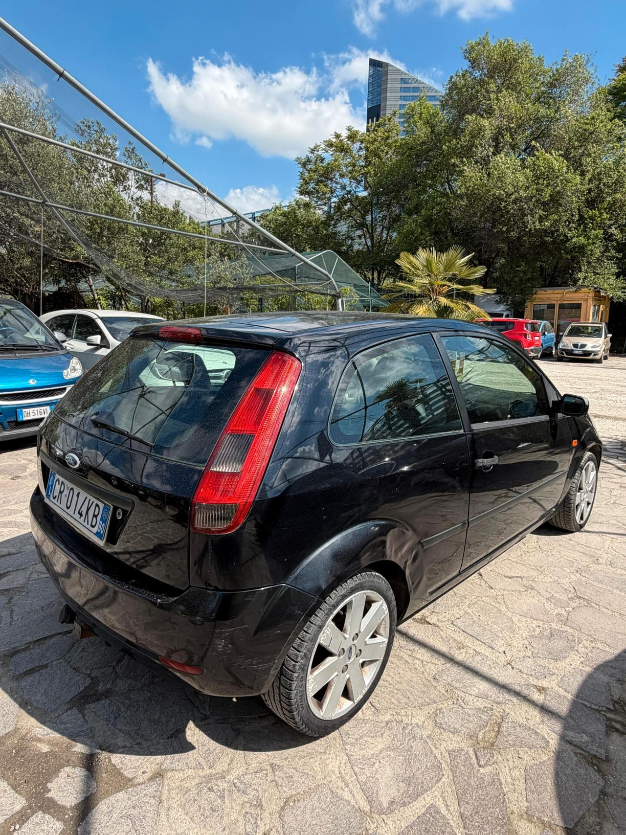 Ford Fiesta 1.2 16V 5p. Ambiente GPL. NEOPATENTATI