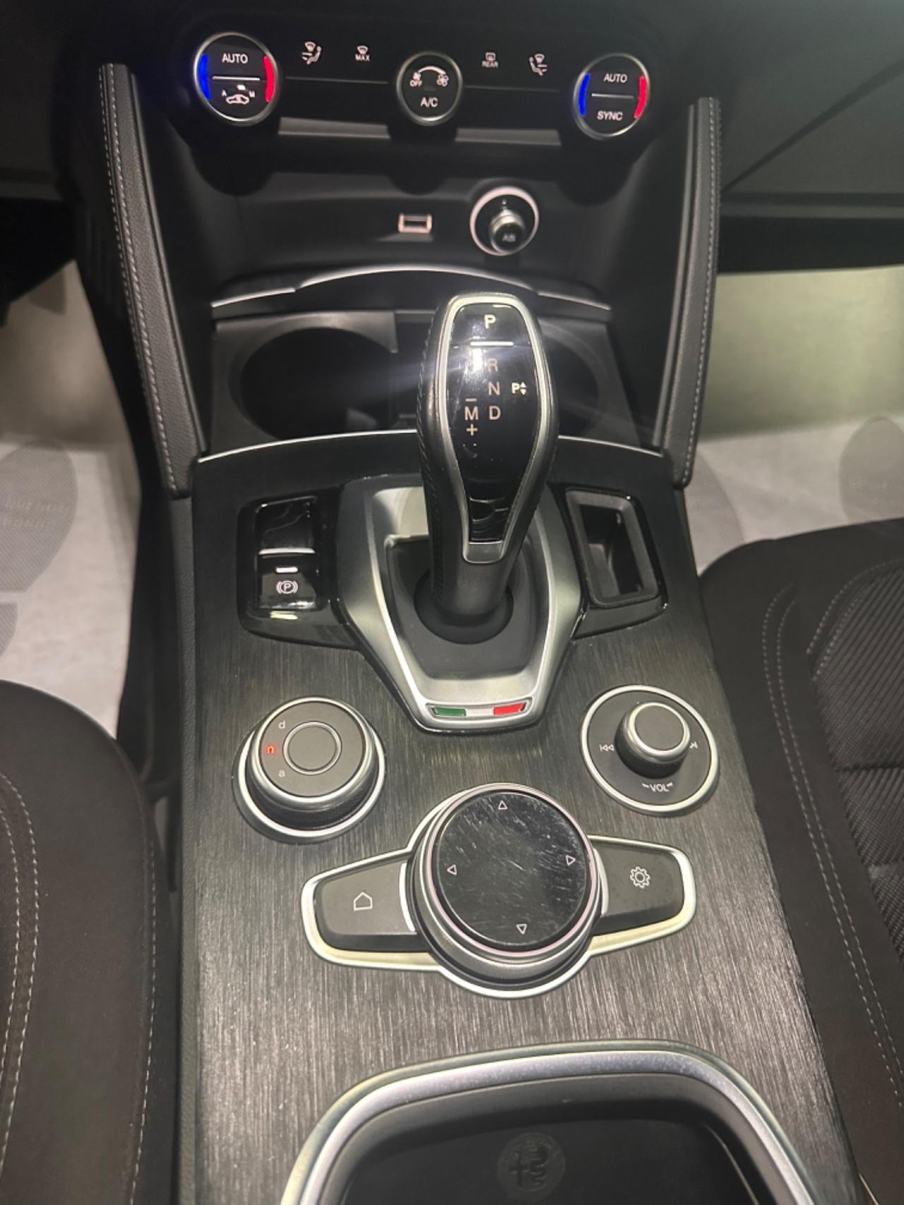 Alfa Romeo Stelvio 2.2 Turbodiesel 160 CV AT8 RWD Business