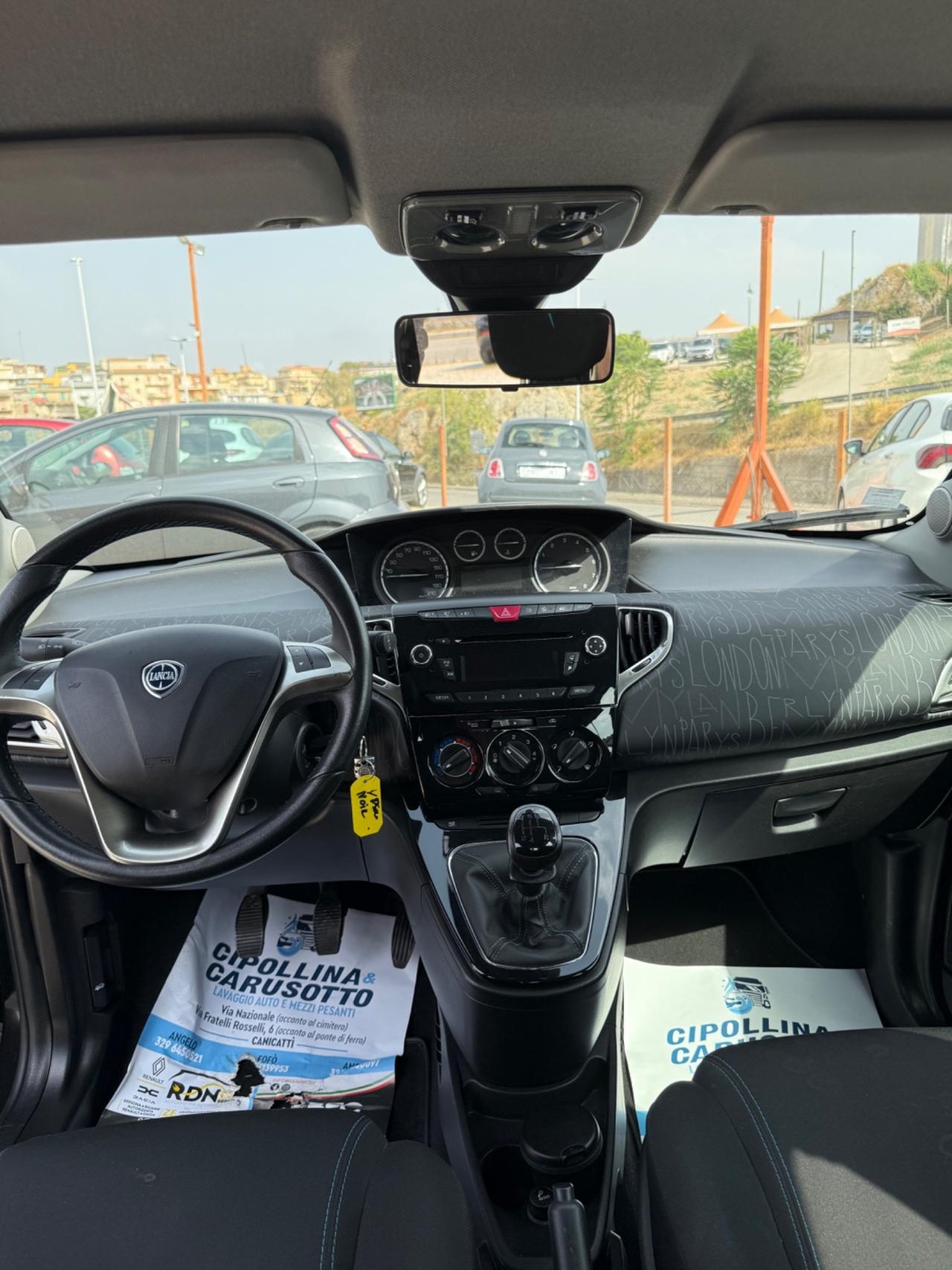 Lancia Ypsilon 1.2 69 CV 5 porte S&S Silver