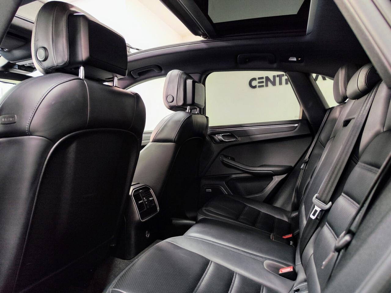 Porsche Macan 2.0 245cv Tetto Led