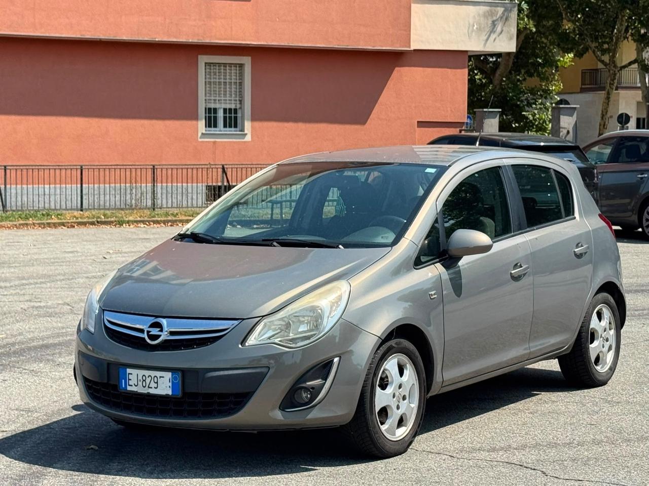 Opel Corsa 1.2 5 porte Cosmo