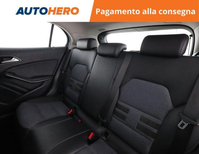 MERCEDES-BENZ GLA 180 d Business