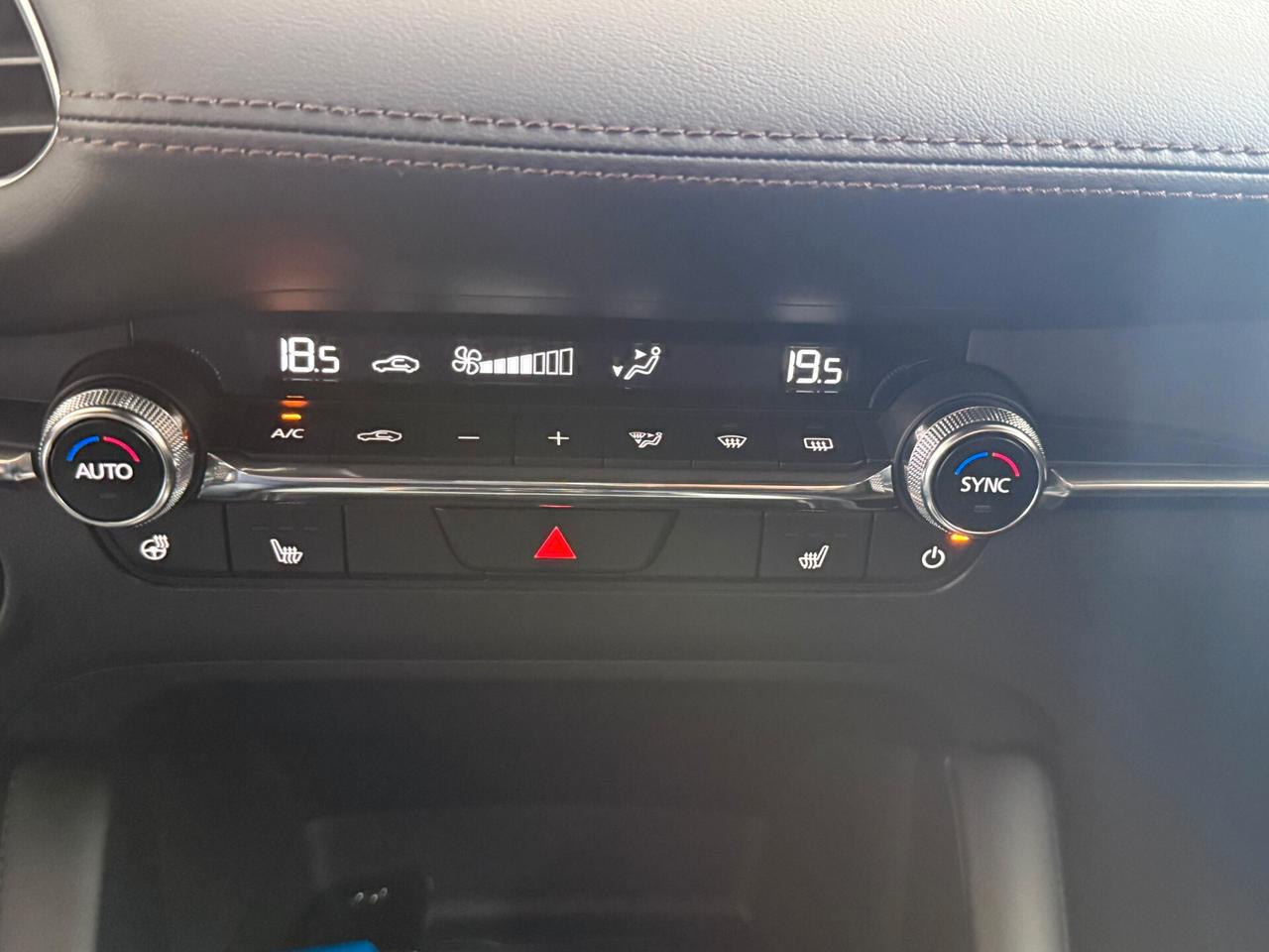 Mazda 3 Mazda3 e-Skyactiv-G M Hybrid Centre Line