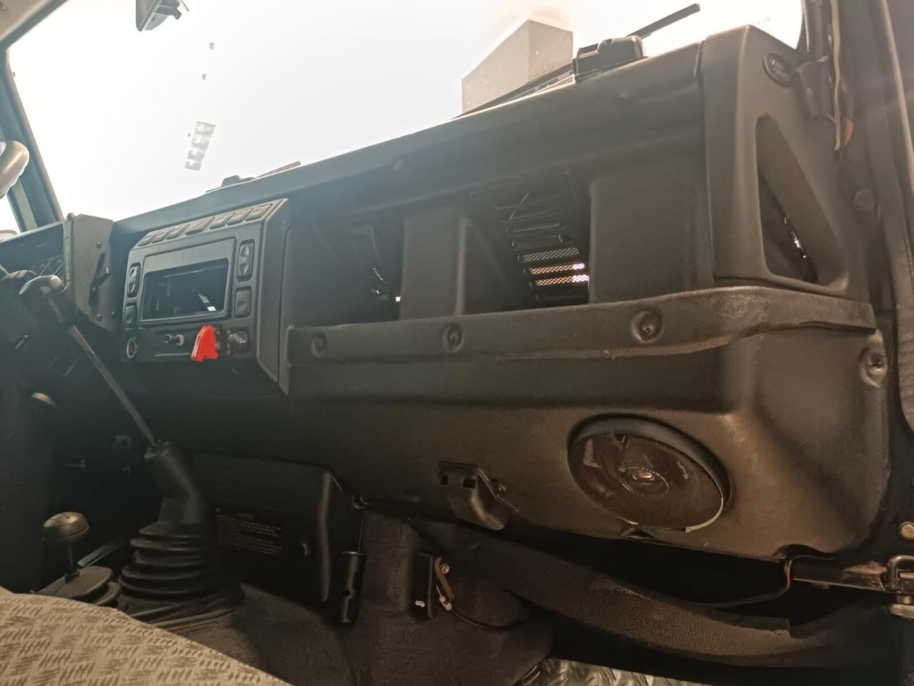 Land Rover Defender 110 2.5 Td5 9 POSTI