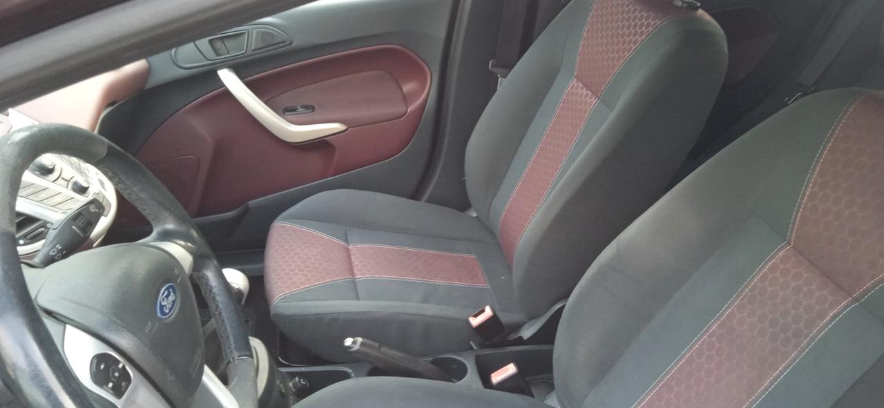 Ford Fiesta 1.4 5 porte Bz.- GPL Titanium