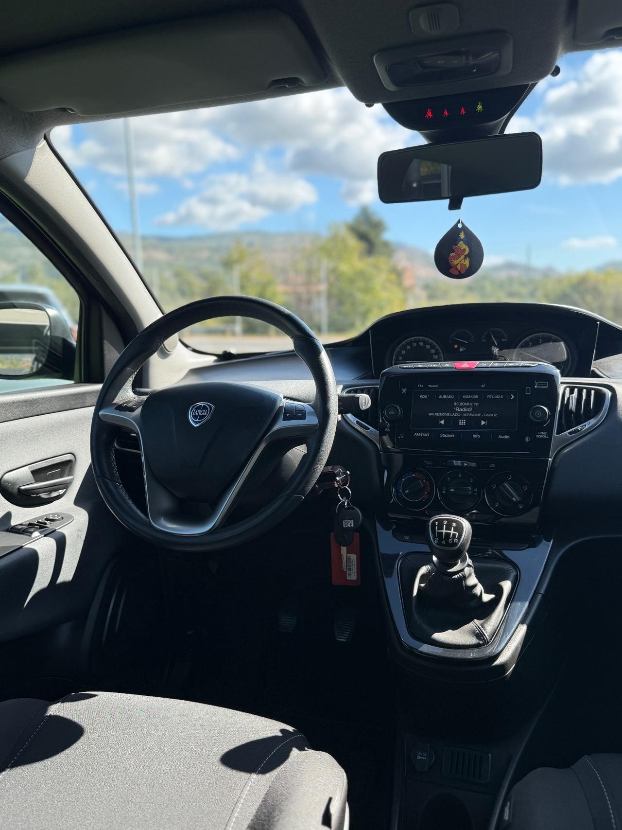 Lancia Ypsilon 1.0 5 porte Hybrid Gold