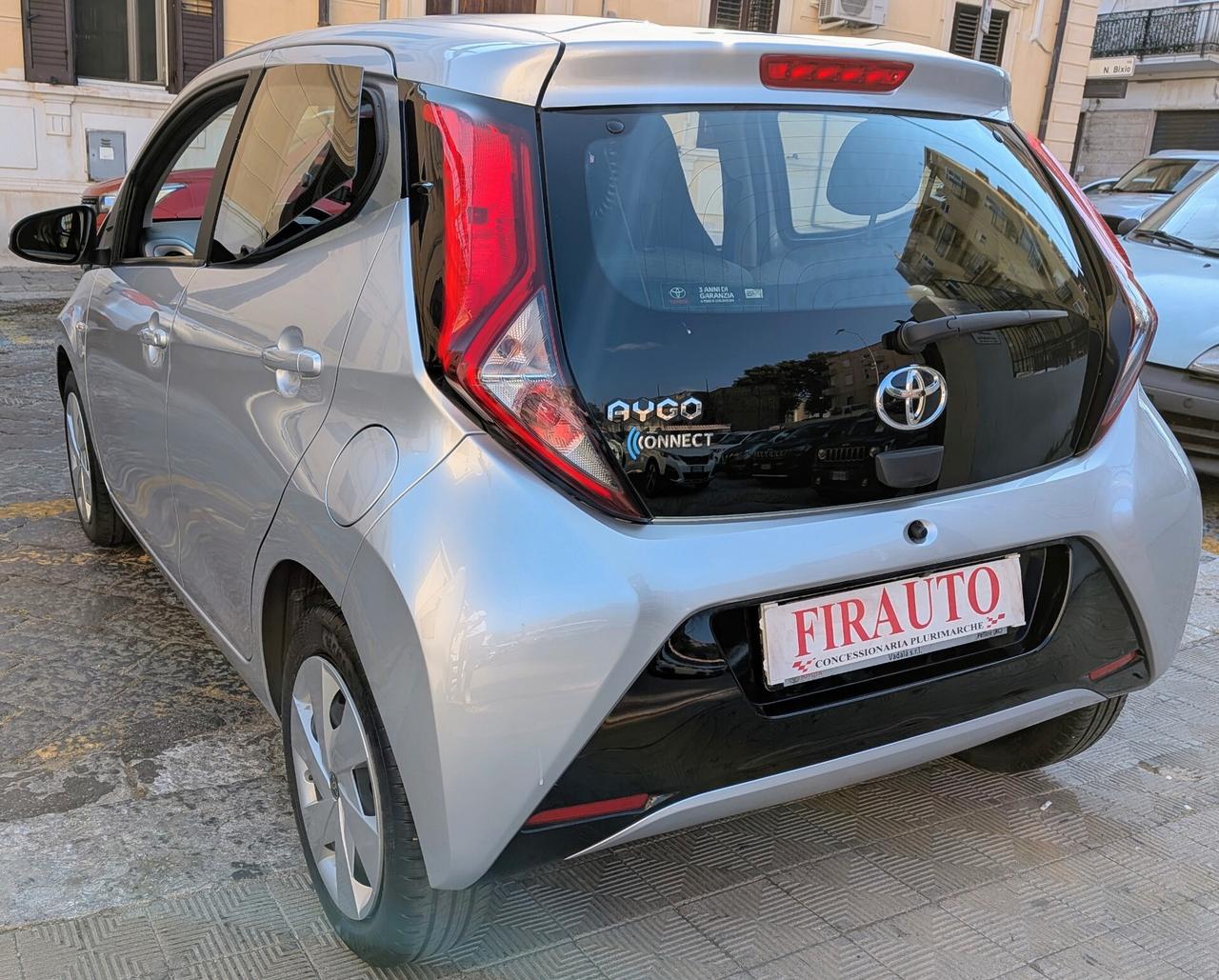 Toyota Aygo Connect 1.0 VVT-i 72 CV 5 porte x-cool