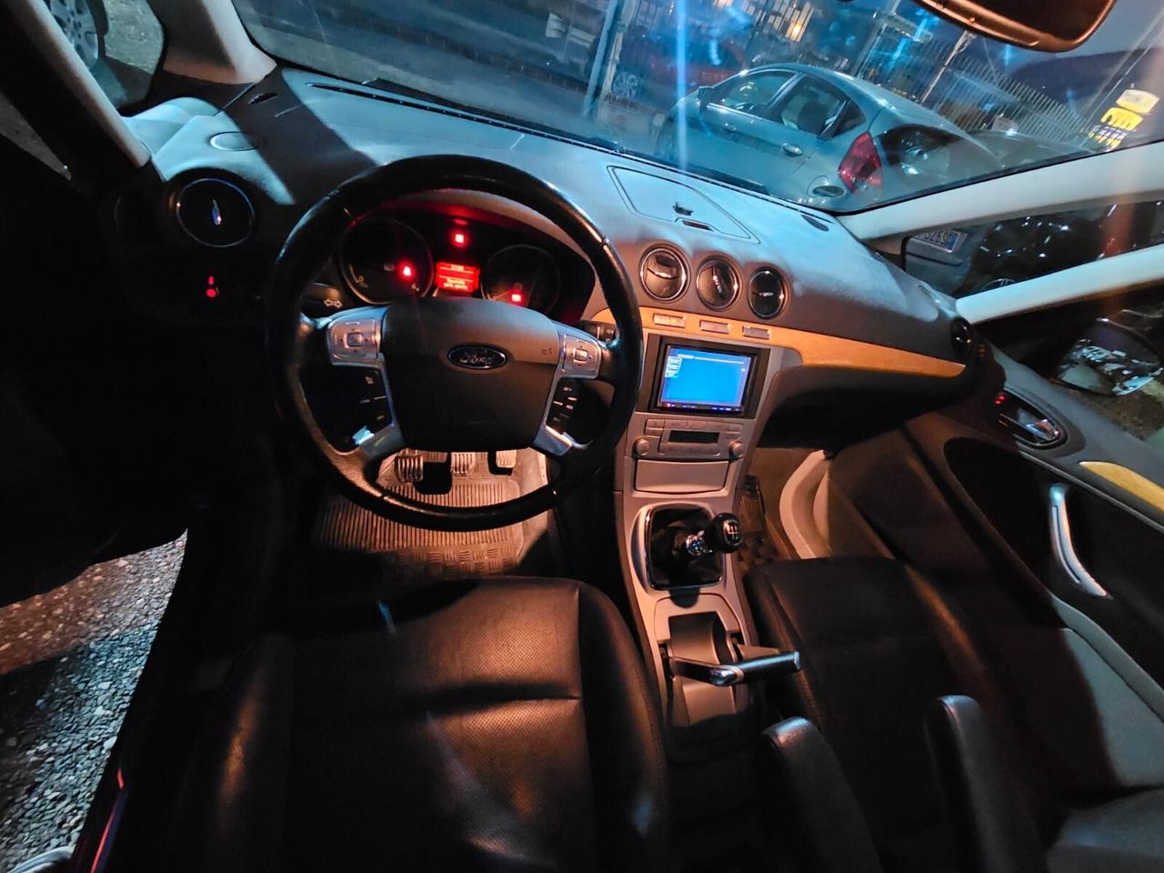 Ford Galaxy 2.0 TDCi 140 CV Ghia