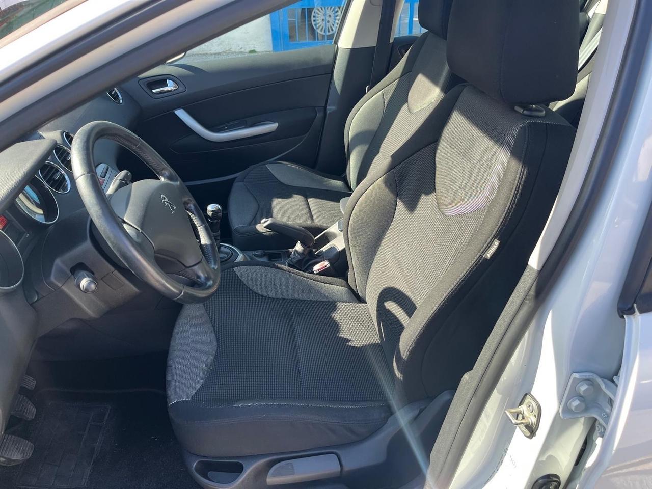 Peugeot 308-5P-1.6 hdi-full opt-12/2011