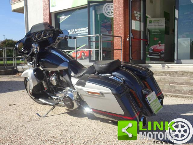 HARLEY-DAVIDSON FLHX Street Glide CVO