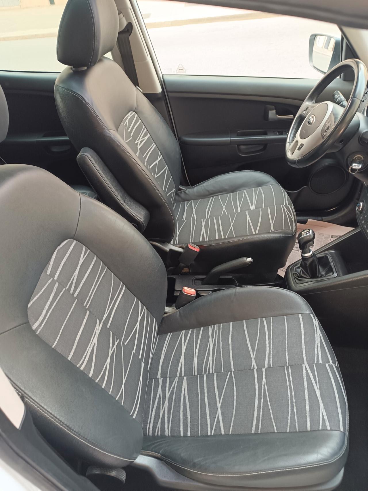 Kia Venga 1.4 CRDi 90CV COOL TETTO NAVI CAMERA